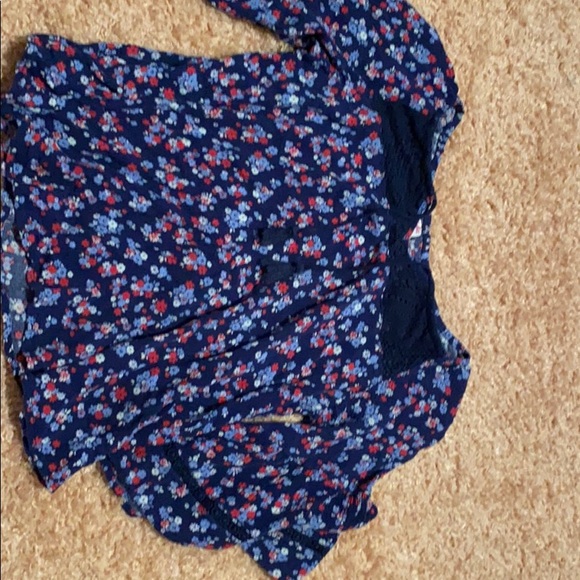 Flowy spring time shirt - Picture 2 of 3